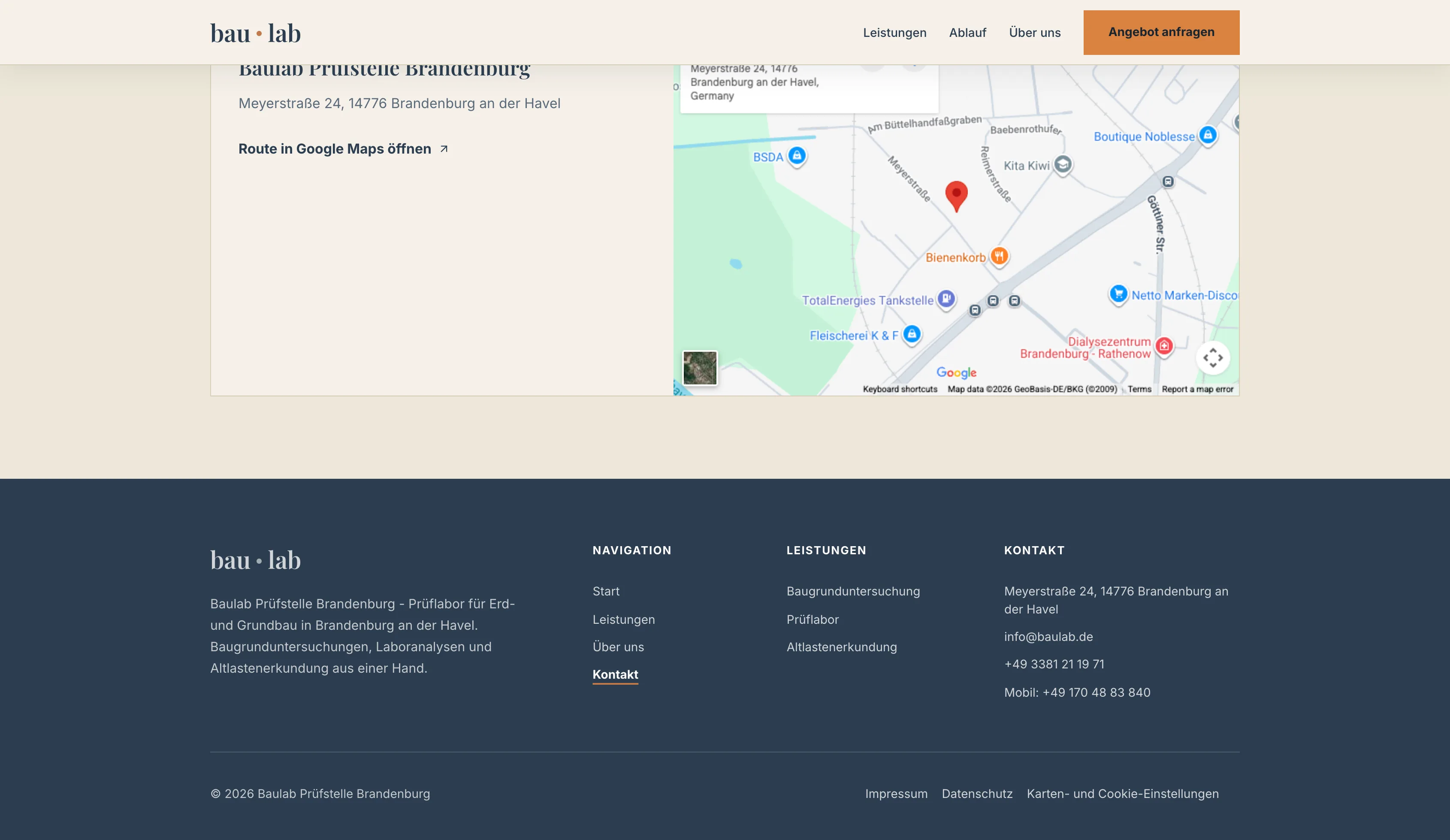 Aktivierte Anfahrtskarte und Footer der Baulab Website