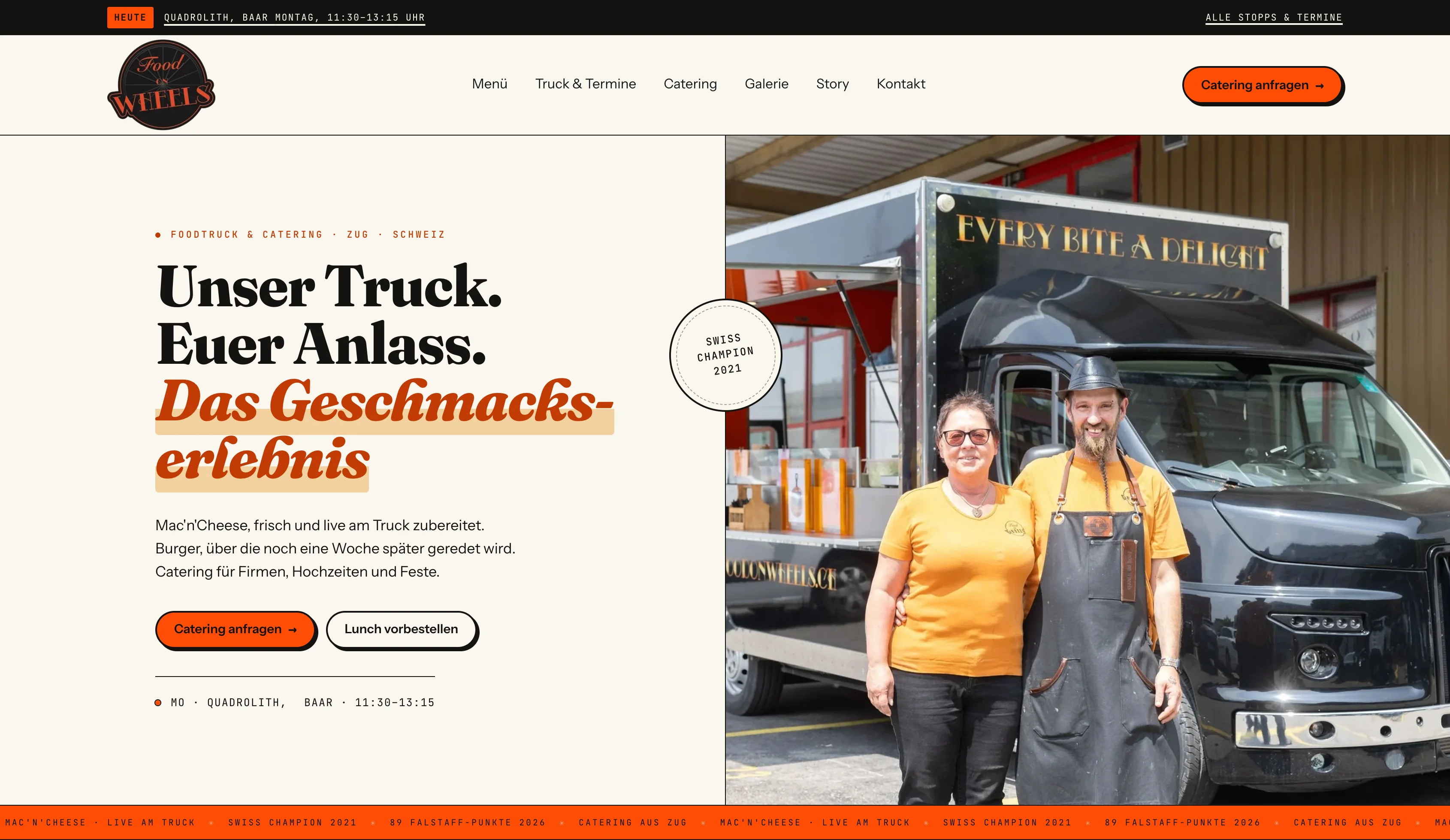 Startseiten-Hero von Food on Wheels mit Claudia und Enrico vor ihrem Foodtruck
